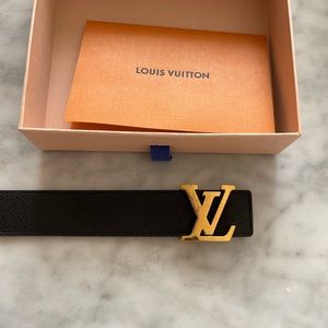 LV reversible mng noir belt size 90 sold as is. Purchased louis vuitton canada